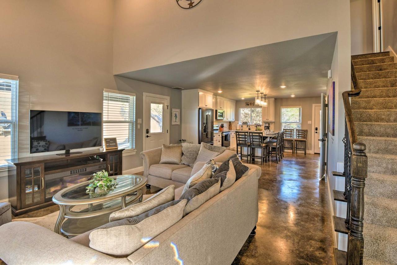 Granbury Home With Hot Tub And Furnished Patio! Exterior photo
