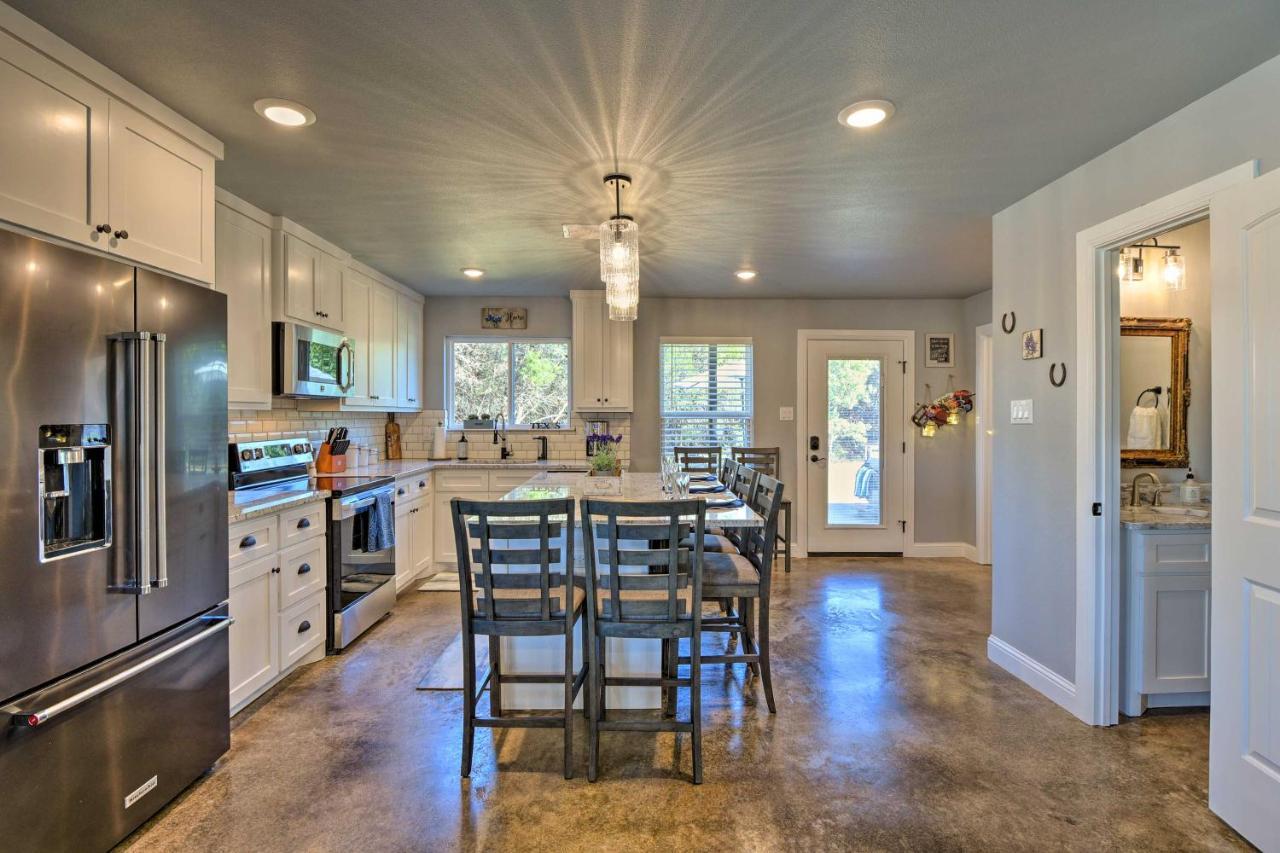 Granbury Home With Hot Tub And Furnished Patio! Exterior photo