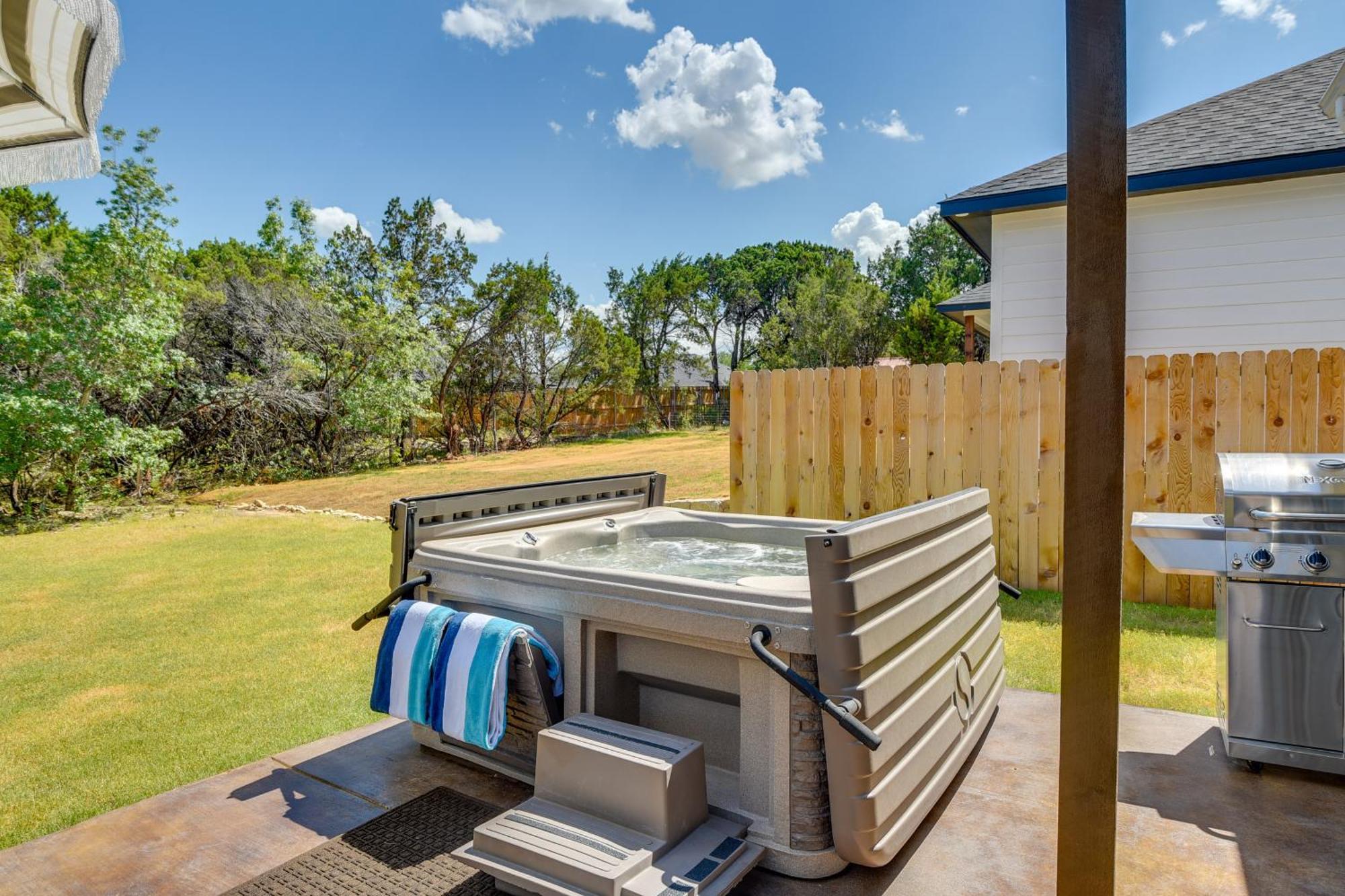Granbury Home With Hot Tub And Furnished Patio! Exterior photo